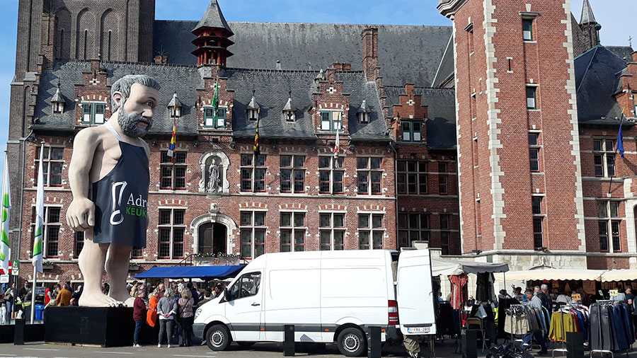 Reus Medar op Tamboermarkt 1 mei Eeklo Reus Medar op Tamboermarkt 1 mei Eeklo